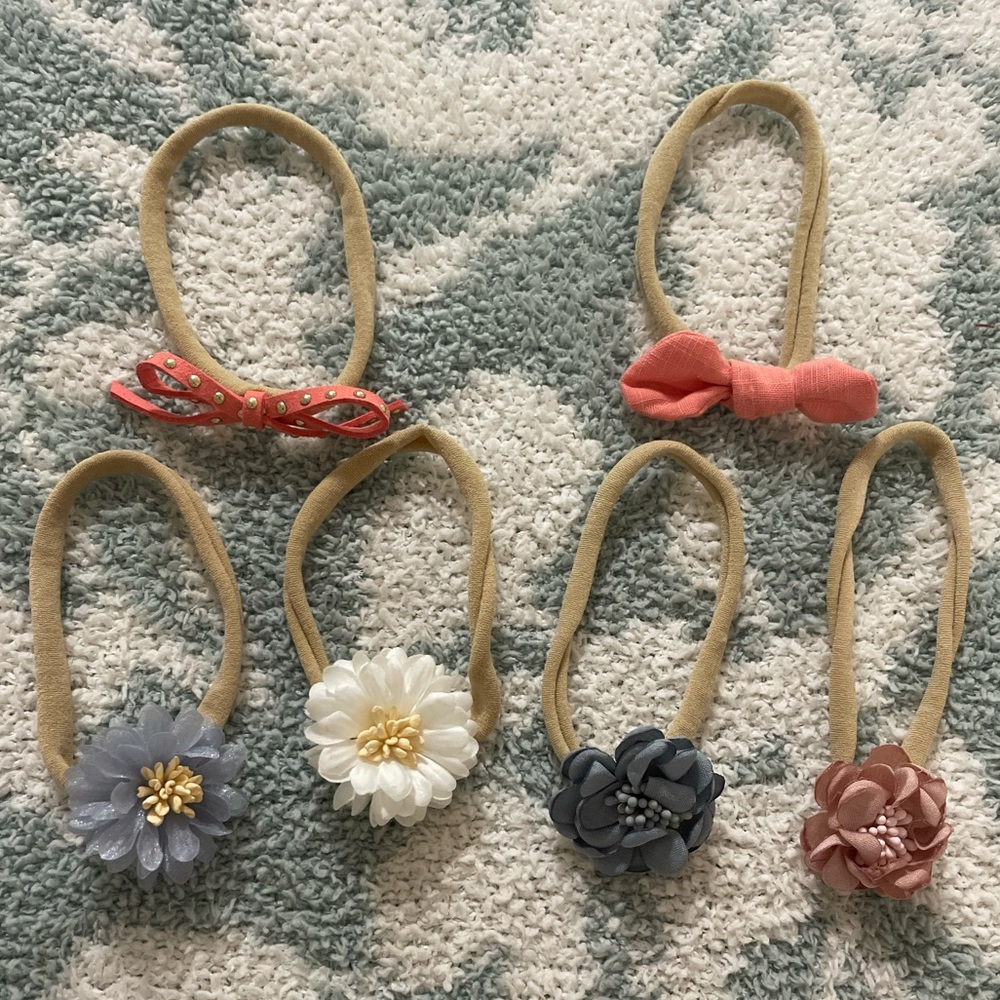 Unique Baby Girl Headbands! Four with Flowers 🌼 and Two with Bows 🎀!!!!